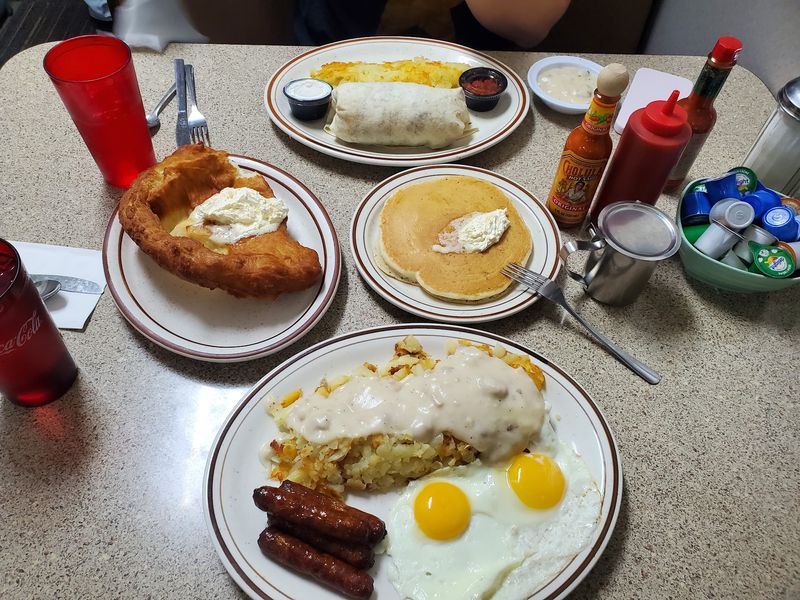 A Pole Line Road Cafe That Takes Its Name Seriously