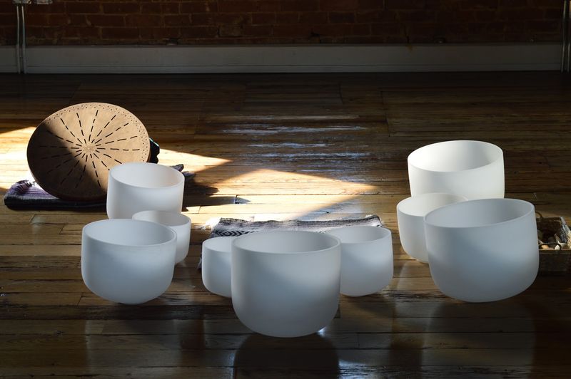This Kentucky Studio Offers A Soothing Sound Bath Experience That Feels Like Nothing Else - Decor Hint Your Ears Are About To Take A Trip Around The World