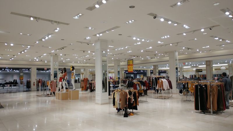 This Massive Connecticut Mall Has So Many Shops, Restaurants And Sweet Treats You’ll Want To Stay All Day - Decor Hint Hop On The Two-Story Carousel Before The Shopping Bags Win