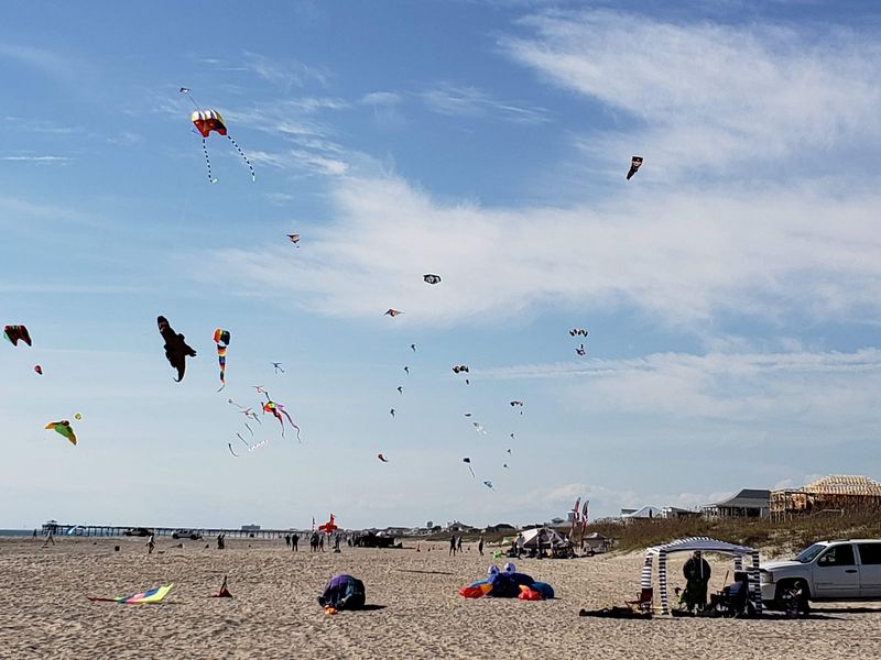 This North Carolina Beach Will Fill With Hundreds Of Giant Kites For One Colorful October Weekend - Decor Hint Watch Hundreds Of Colorful Kites Take Over The Oceanfront Sky