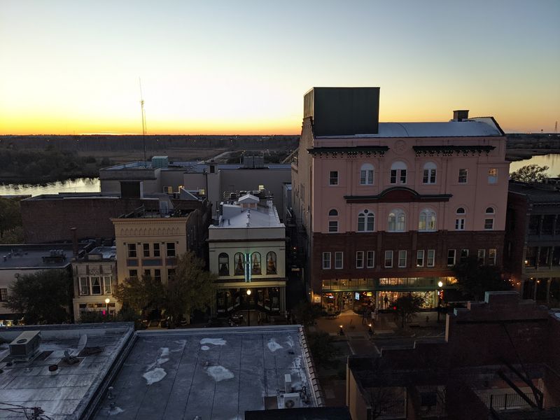 This North Carolina City Forgot Fall Exists And Is Still Hitting 76°F In October - Decor Hint Mid-October Afternoons Still Average In The Mid-70s
