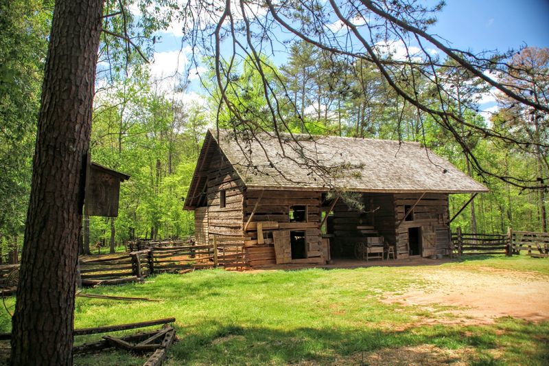 This North Carolina Fall Festival Is All About Shucking Corn, Working Gristmills, And Forgotten Farm Traditions - Decor Hint Corn Shucking Turns Into A Full-Blown Party Here