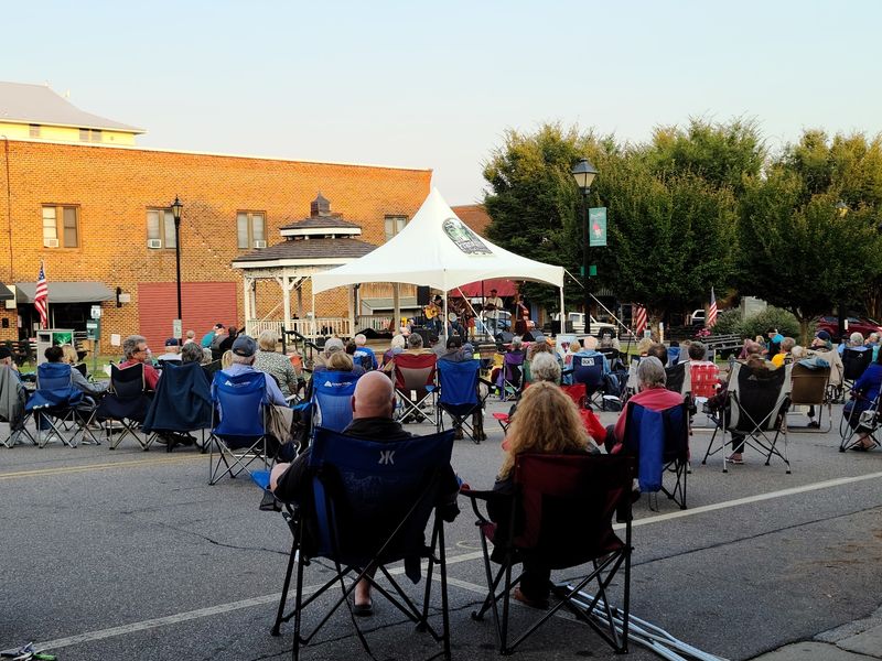 This North Carolina Town Is Celebrating 30 Years Of Rolling Pumpkins Down Main Street - Decor Hint Celebrate 30 Years Of One Of The Mountains’ Quirkiest Fall Traditions