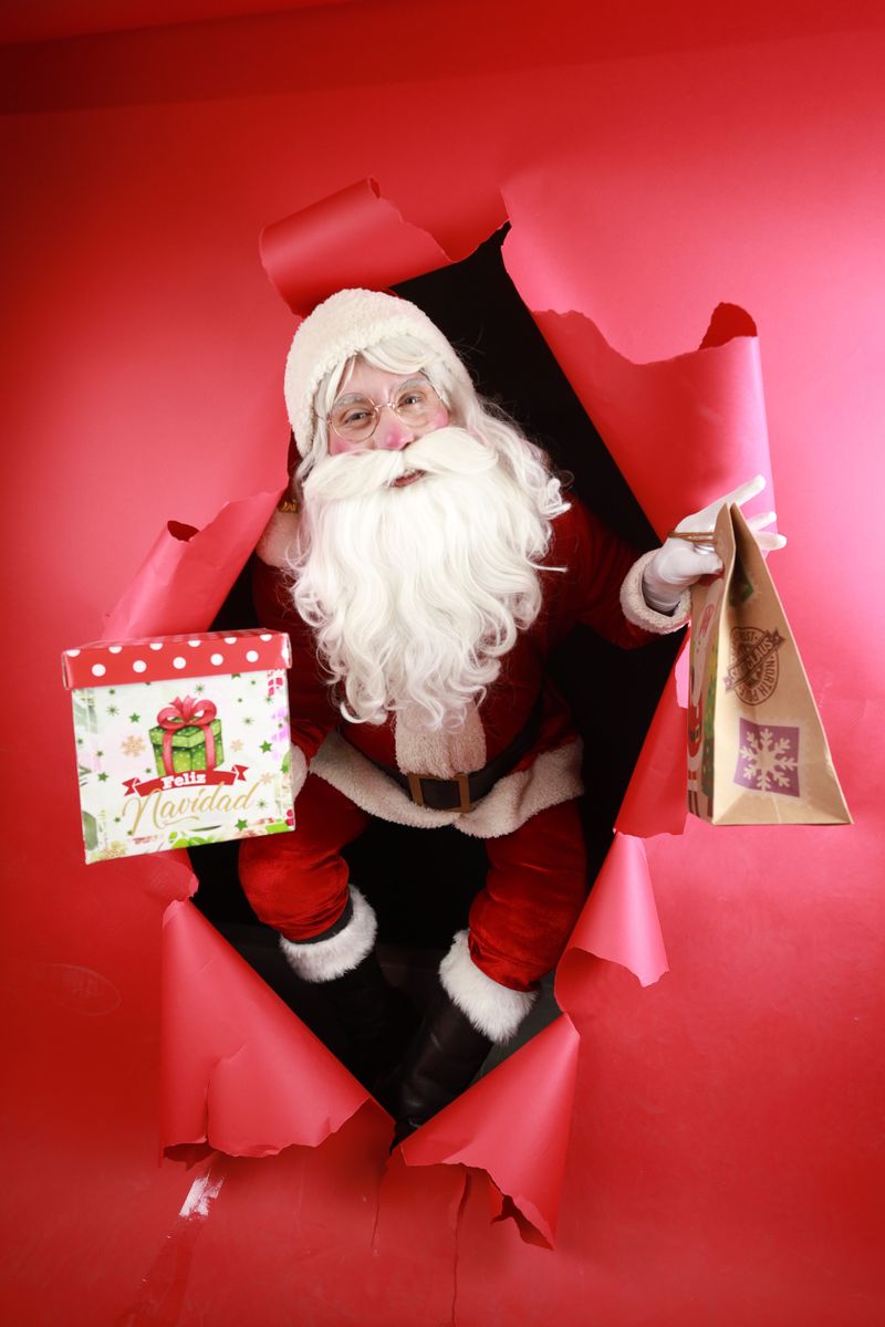 This October, Meet Santa And Real Reindeer At A North Carolina Park That Celebrates Christmas Early - Decor Hint Meet Santa Months Before Christmas And Share Your Holiday Wish List
