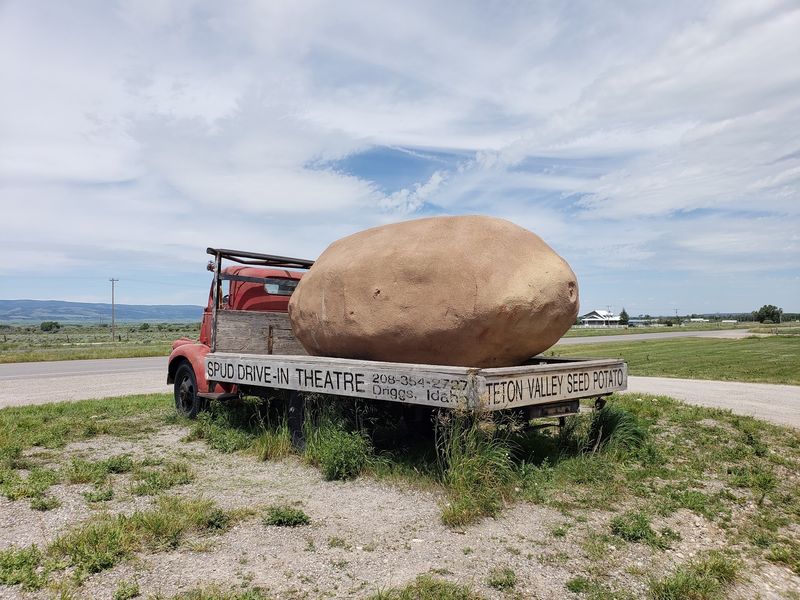 This Old-Fashioned Idaho Drive-In Has Been Serving Up Burgers, Shakes, And Movies Since The 1950s - Decor Hint A Giant Spud Off The Highway