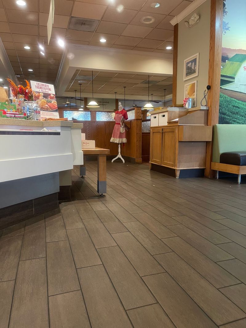 This Popular Homestyle Restaurant Chain Just Lost Its Only Charlotte, North Carolina Location - Decor Hint See Why The Only Location In The City Suddenly Closed Its Doors