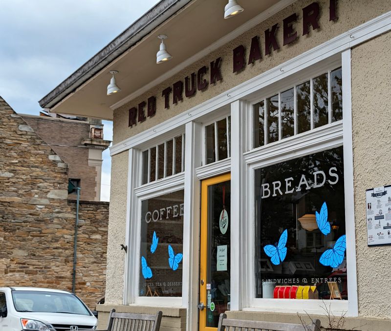 A Gas Station From 1921 Got A Very Delicious Second Act