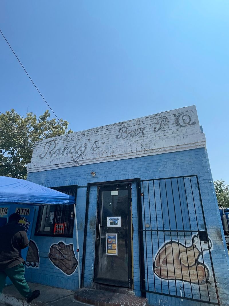 Those Hickory Smokers Out Front Are Doing The Talking
