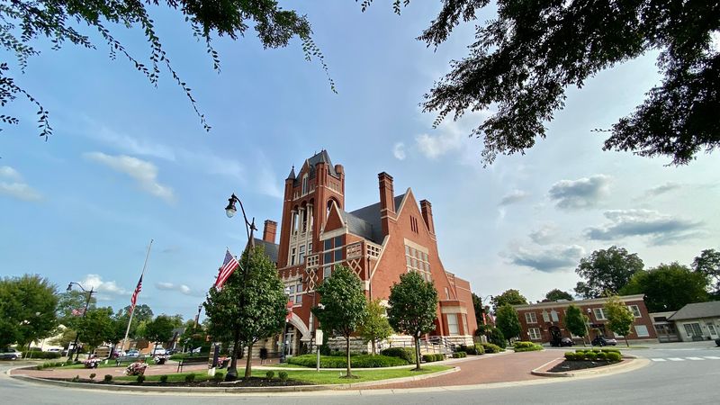 This Small Kentucky Town Was Just Ranked The No. 1 Most Welcoming Small Town In America - Decor Hint A 98.4 Score Means This Town Basically Aced Hospitality