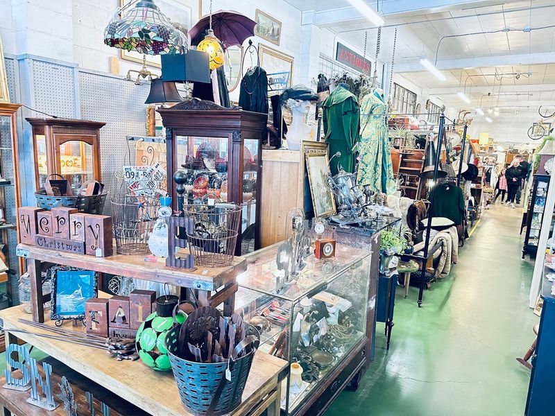 This Surprisingly Big Idaho Vintage Market Sends You Home With Fair-Priced Finds From Numerous Booths - Decor Hint A Panhandle Shop Bigger Than It Looks