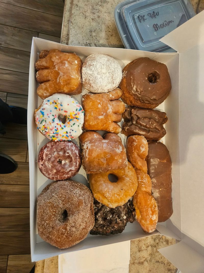 A Strip Mall Storefront Hides Some Serious Donut Credentials