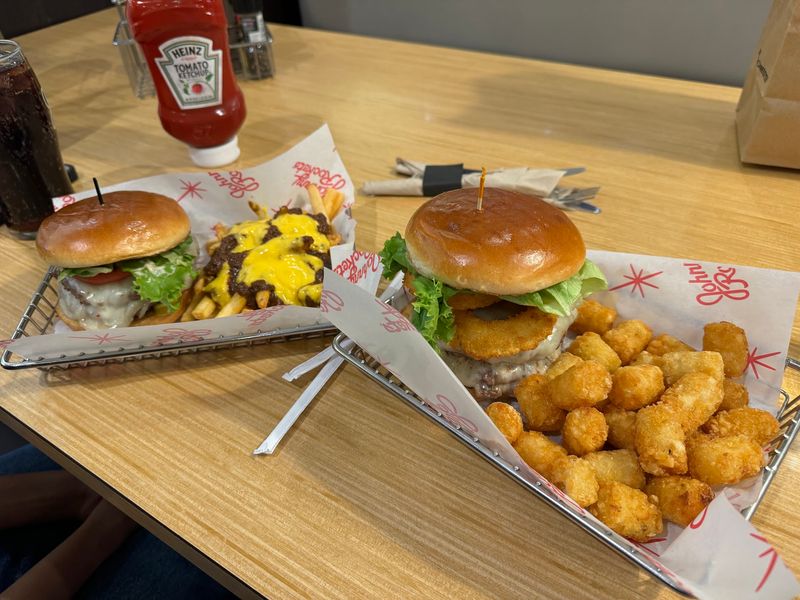 This Retro Maryland Diner Serves Crispy Onion Rings That People Keep Raving About - Decor Hint A Burger That Wears Onion Rings Like A Crown