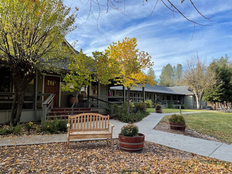 Oakhurst: Mountain Air And Yosemite Next Door
