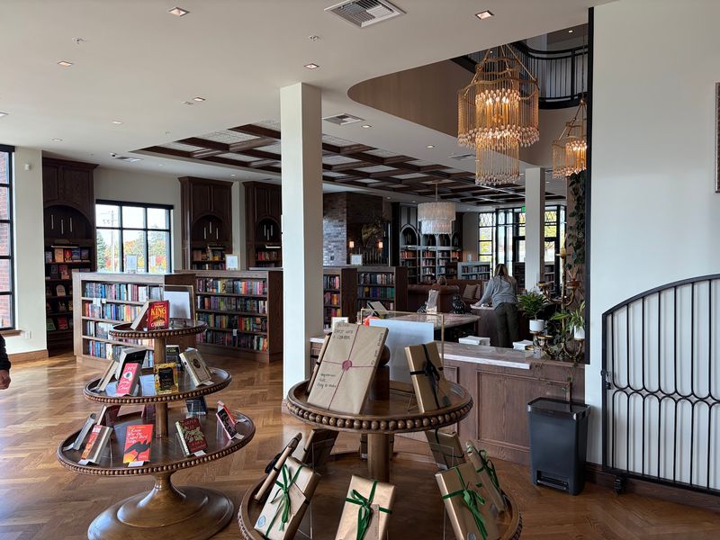 This Idaho Bookstore Has A Cozy Reading Nook Where You Sit With A Book And A Coffee Without Any Rush - Decor Hint Meet George, The Bookshop Cat With The Run Of The Place