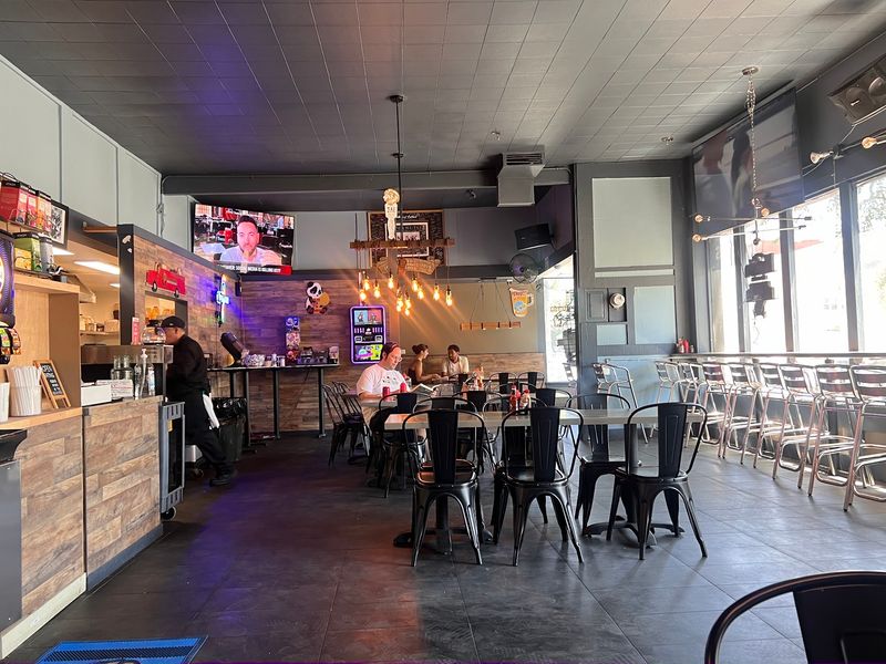 Peanuts Deluxe Cafe