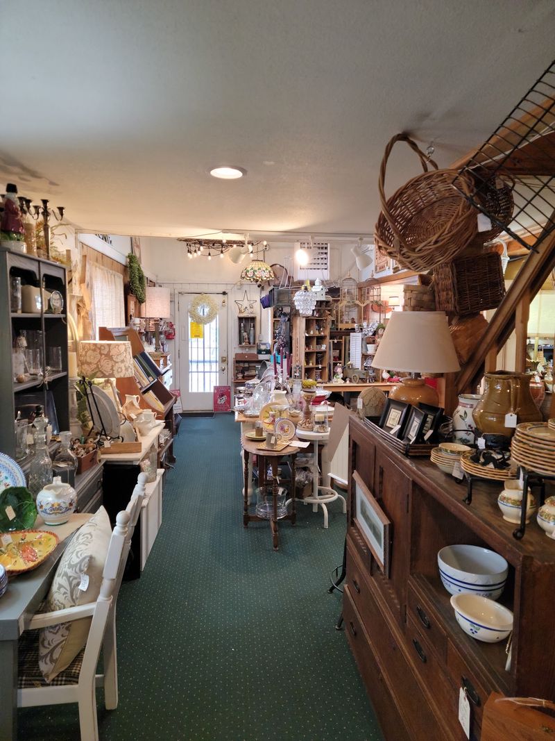 Foster's Crossing Antiques