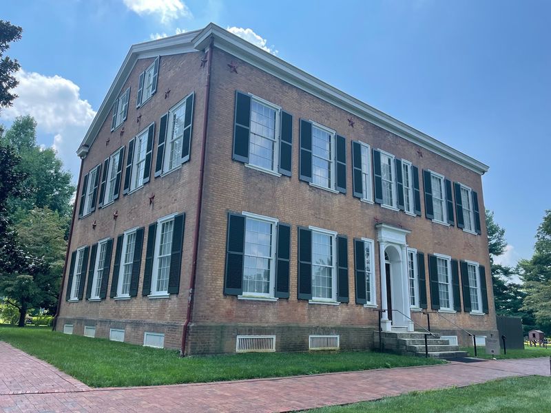 This Small Kentucky Town Was Just Ranked The No. 1 Most Welcoming Small Town In America - Decor Hint Book A Night Behind Bars And Call It A Getaway
