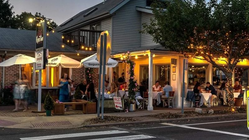 These 11 Secret Italian Restaurants In Connecticut That Locals Swear Are Perfect For Fall Evenings - Decor Hint Rosso Vino, Branford