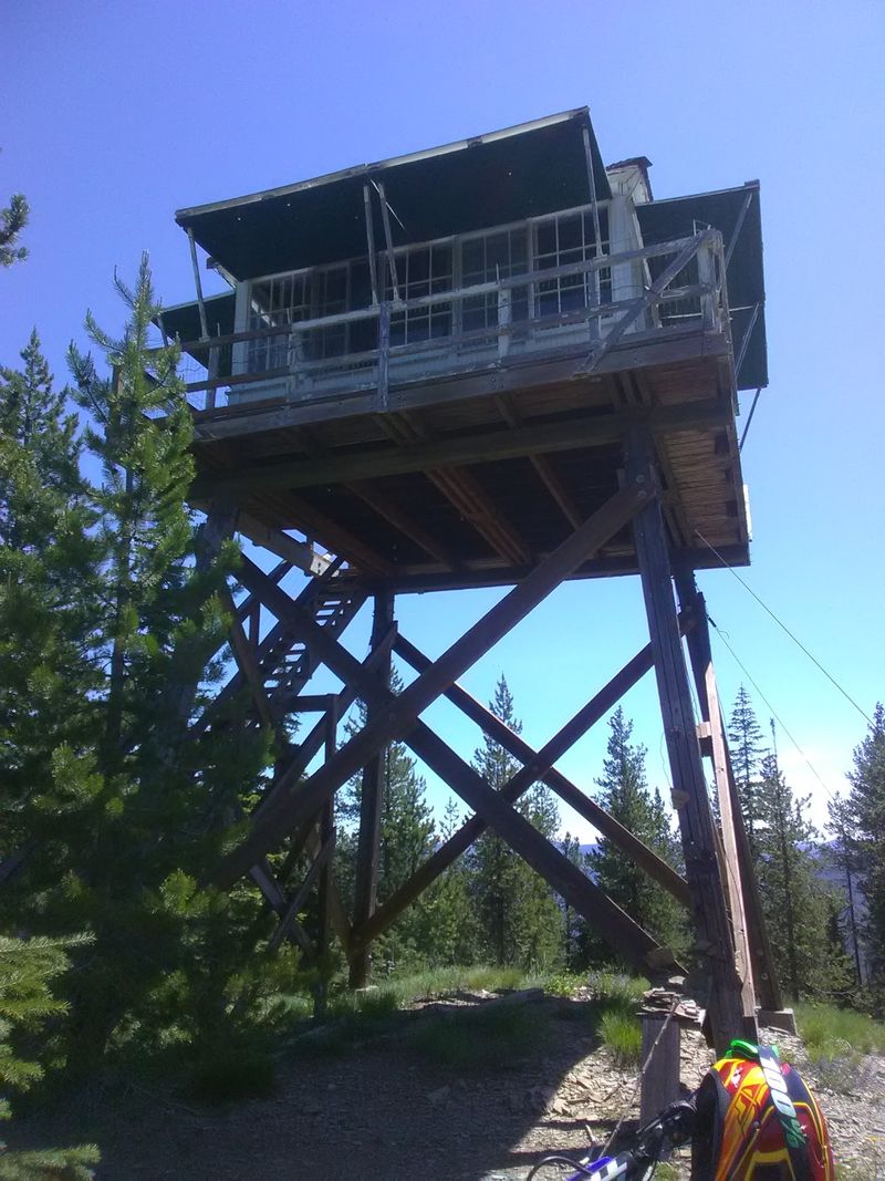 At 7,014 Feet This Idaho Lookout Tower Rents Overnight Stays Above The Treetops - Decor Hint Mind Your Step On The Old Stairs