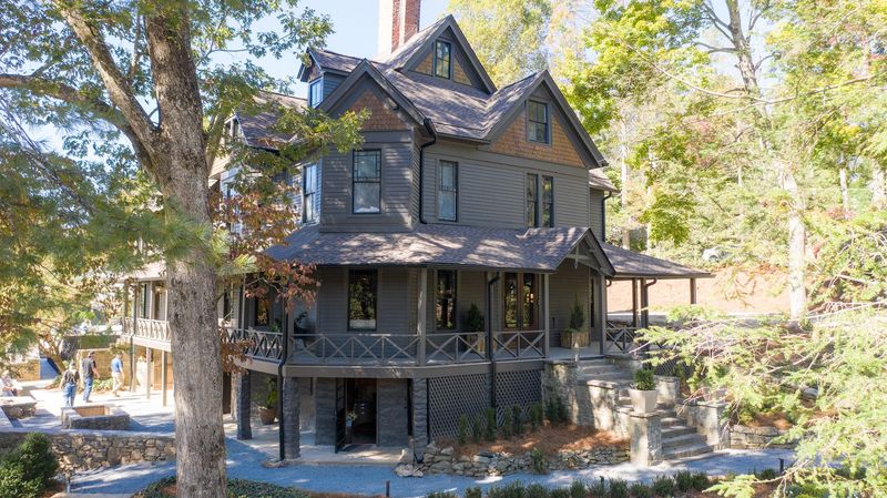 Stay Overnight In A Historic Inn Surrounded By Mountain Scenery