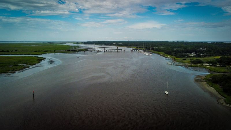 This Georgia Coastal Town Draws So Many Visitors That Finding A Quiet Beach Can Be A Challenge - Decor Hint Turtle Patients With Shells Of Steel