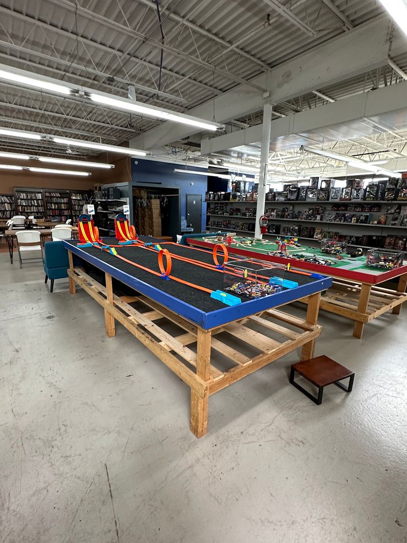 This Old-School Tennessee Hobby Shop Is Packed With Vintage Trains, Rare Models, And RC Treasures - Decor Hint Indoor Tracks Keep The Racing Fun Going