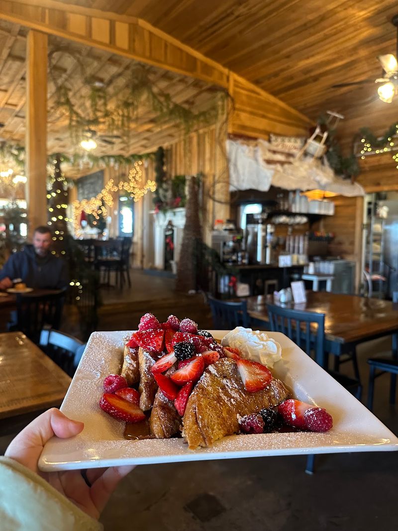 There Is A Reason Folks Drive Out To This Kentucky Farm For Homemade Ice Cream And Southern Comfort Food - Decor Hint Comfort Classics That Taste Like Sunday At Grandma's