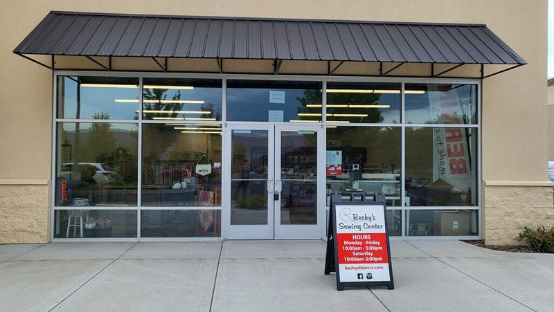 This Idaho Quilt Shop Pairs A Wide Fabric Selection With Sewing Machine Sales And Repair In The Same Store - Decor Hint Timing Your Visit So The Doors Are Open