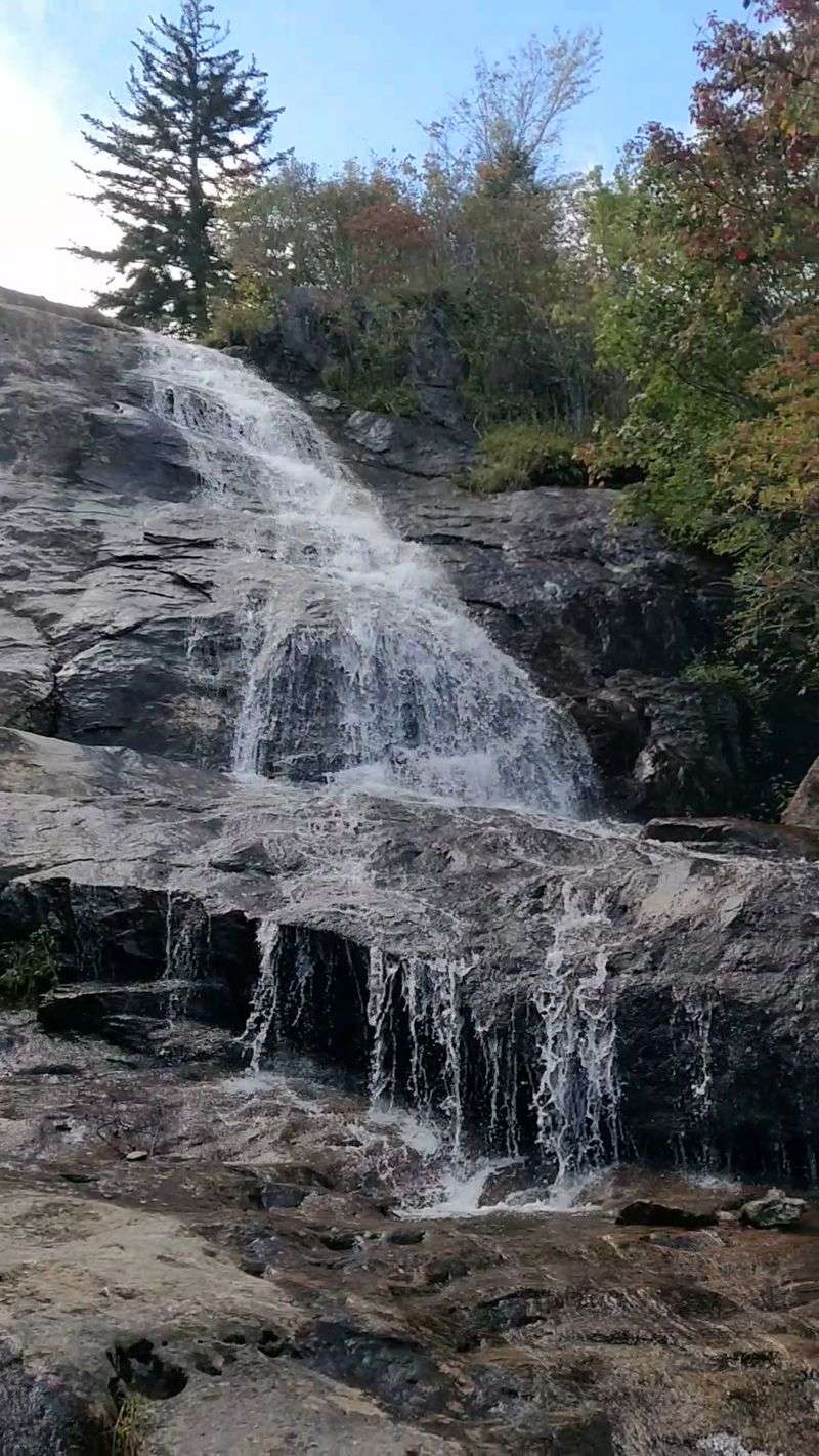 This Short North Carolina Hike Leads To Breathtaking Fall Scenery And Two Stunning Waterfalls - Decor Hint The First Cascade Is Only About One-Third Of A Mile From The Trailhead