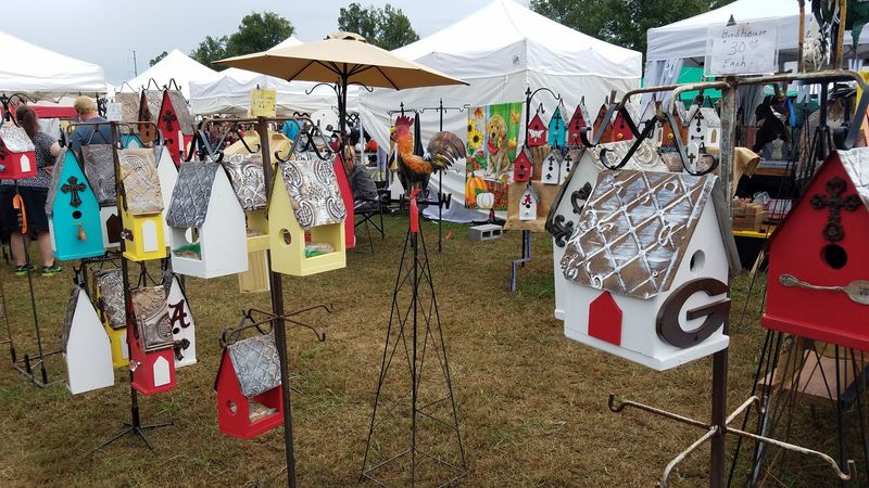 This Massive Georgia Apple Festival Takes Over A Mountain Town For Two October Weekends - Decor Hint Hundreds Of Handmade Booths To Explore