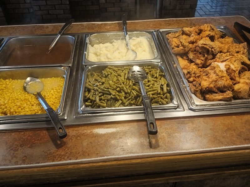 This Kentucky Buffet Restaurant Is So Good It’s Practically A Local Secret - Decor Hint Fried Chicken, Ribs, And Pulled Pork Make Choosing Tough