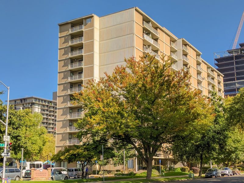 Pioneer Towers, Sacramento