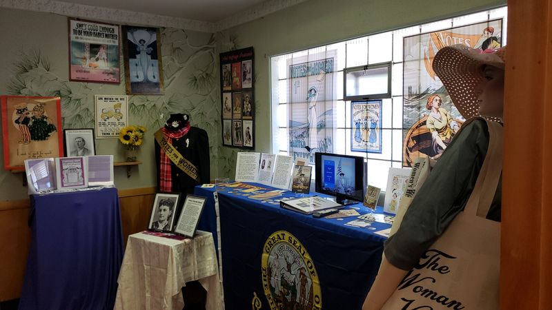 Idaho Has A Museum Of Vintage Dental Tools And Curious Relics Inside A 1950s Doctor's Office - Decor Hint Rotating Exhibits Keep The Shelves From Getting Sleepy