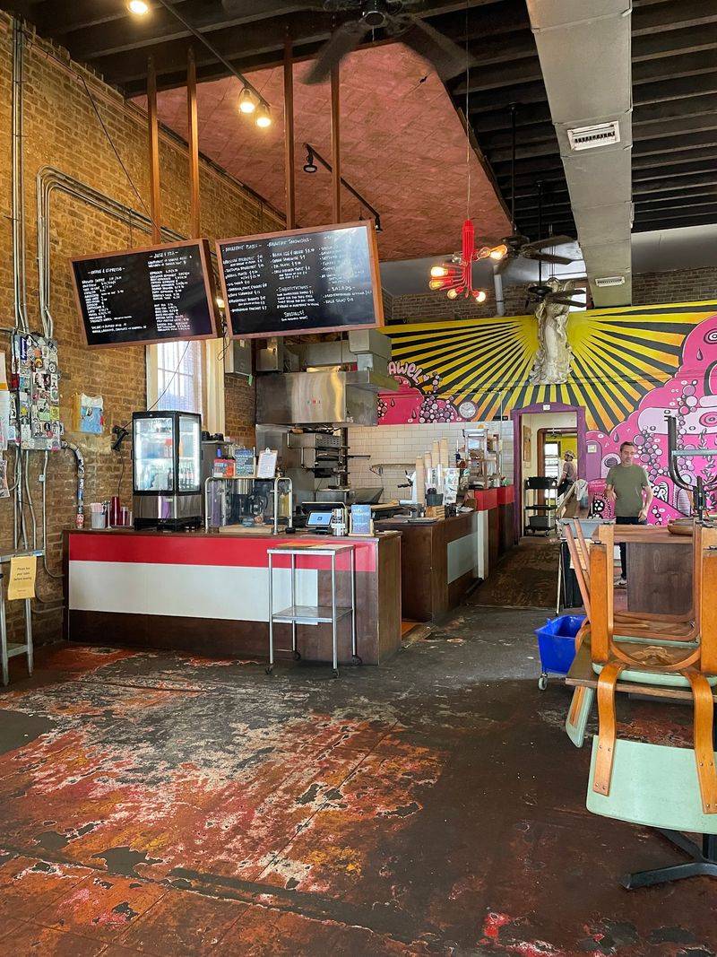 10 Secret Breakfast Spots In New Orleans, Louisiana That Most Visitors Overlook - Decor Hint Satsuma Cafe