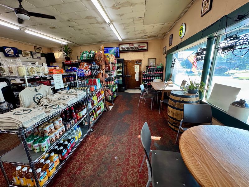 13 Kentucky Sandwich Shops That Locals Keep Recommending To Everyone They Know - Decor Hint Morris Deli, Liquor & Catering