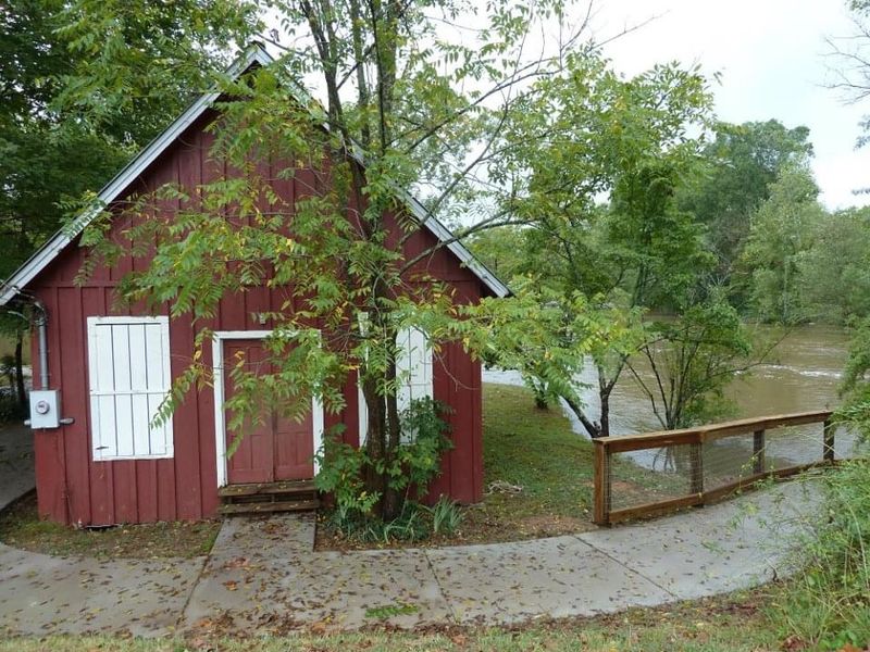 This Georgia Country Fair Fills A Historic Mill With Handmade Crafts And Fall Favorites - Decor Hint Mountain Music Drifting Over The Creek