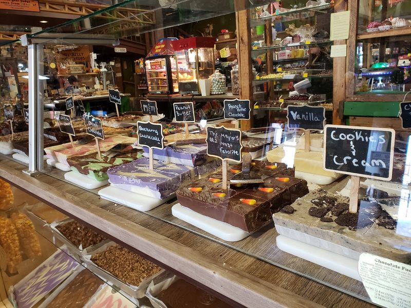 Uranus Fudge Factory & General Store, St. Robert