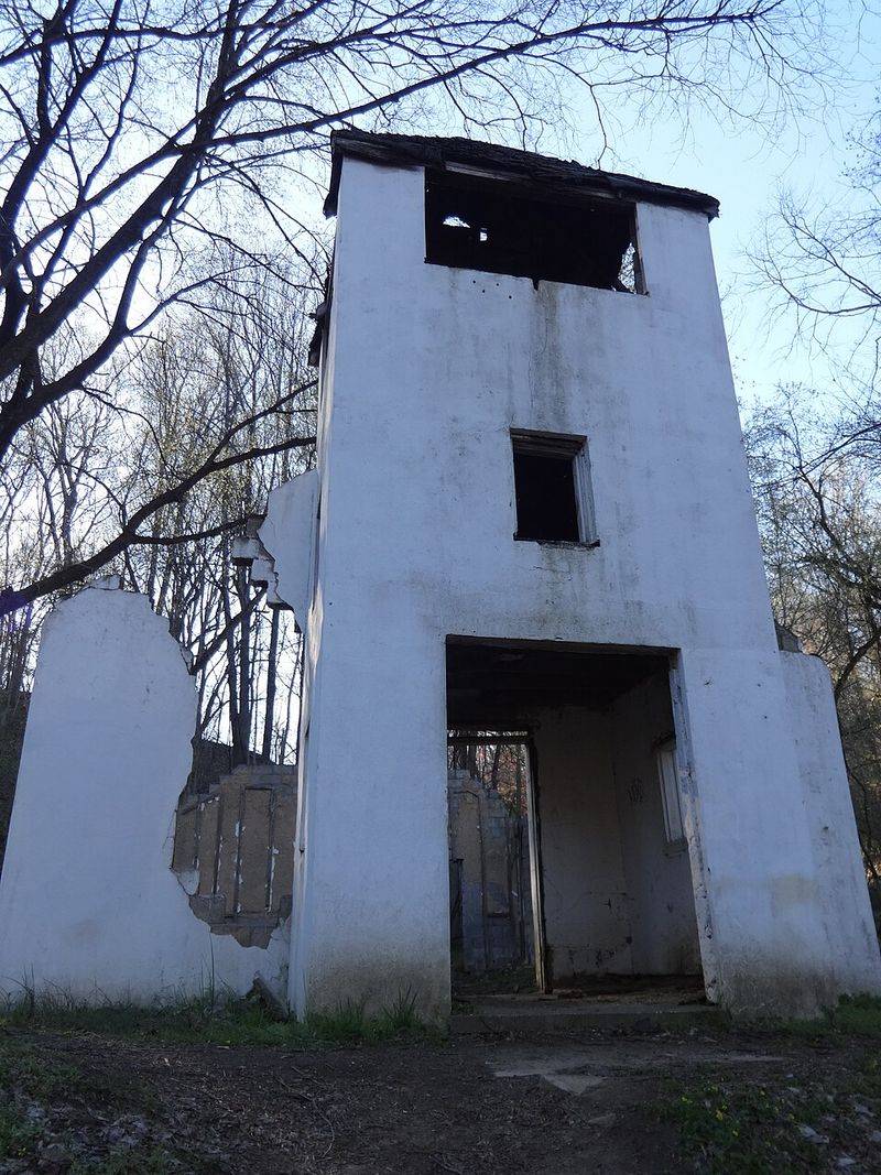 An Eerie Ghost Town Is Lurking In Maryland And It Feels Straight Out Of A Nightmare - Decor Hint Church Ruins On The Hillside