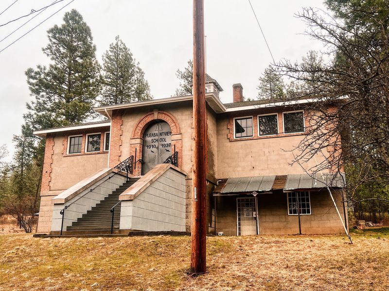 Pleasant View School In Post Falls