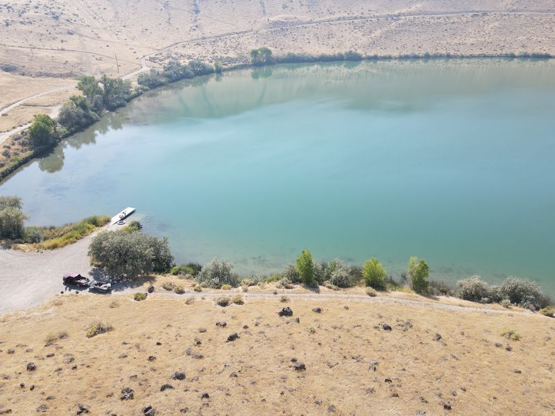 Rockhounds Hunt Blue Agate And Petrified Wood Along This Idaho Reservoir Shoreline When Water Drops In Fall - Decor Hint The Agate Colors Worth Bending Over For