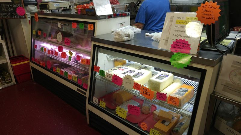 At This Amish-Style Store In Florida, You Leave With Shoofly Pie, Whoopie Pies, And Made-To-Order Deli Sandwiches - Decor Hint The Deli Counter Where The Magic Happens