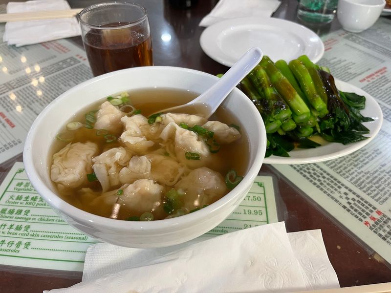 Wonton Soup That Hugs Back