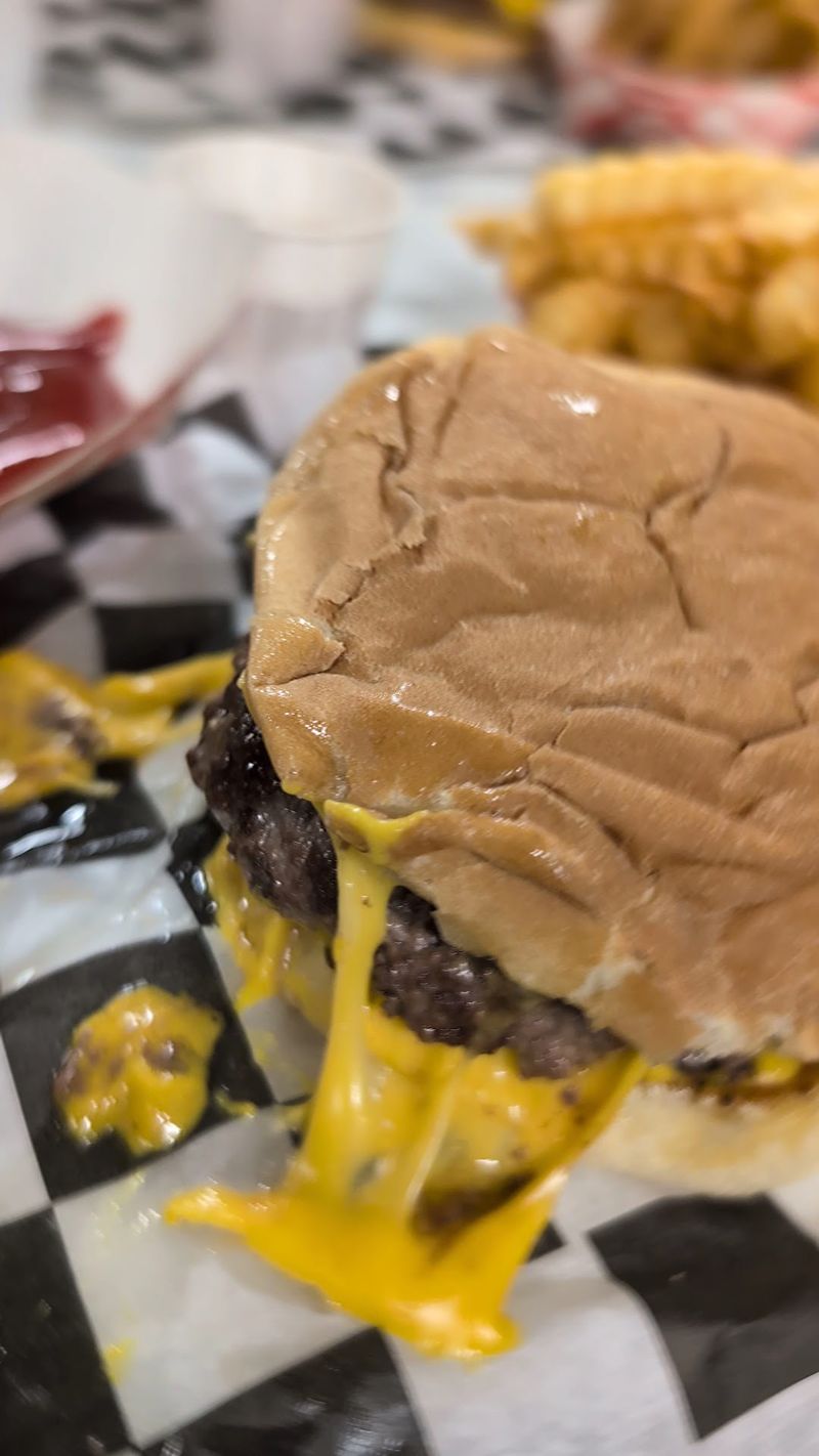 This Nebraska Bowling Alley Has Been Run By The Same Family Since 1952 - Decor Hint The Burger Everyone Orders