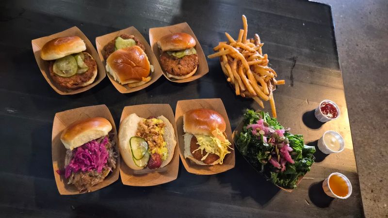 Yelp Named This Kentucky Spot The Top Cheeseburger Joint In The State, And One Bite Explains Why - Decor Hint The Little Cheeseburger That Steals The Whole Show