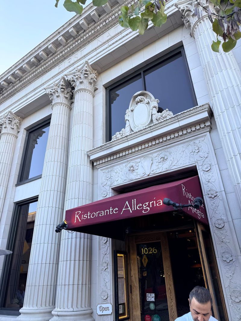A 1916 Bank Building Still Shows Off Its Grandeur