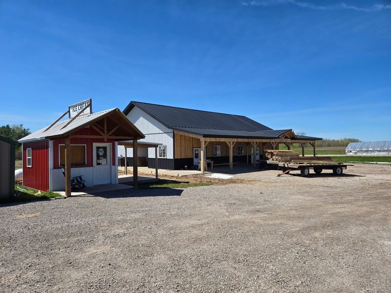 Pleasant Valley Amish Market, Manton