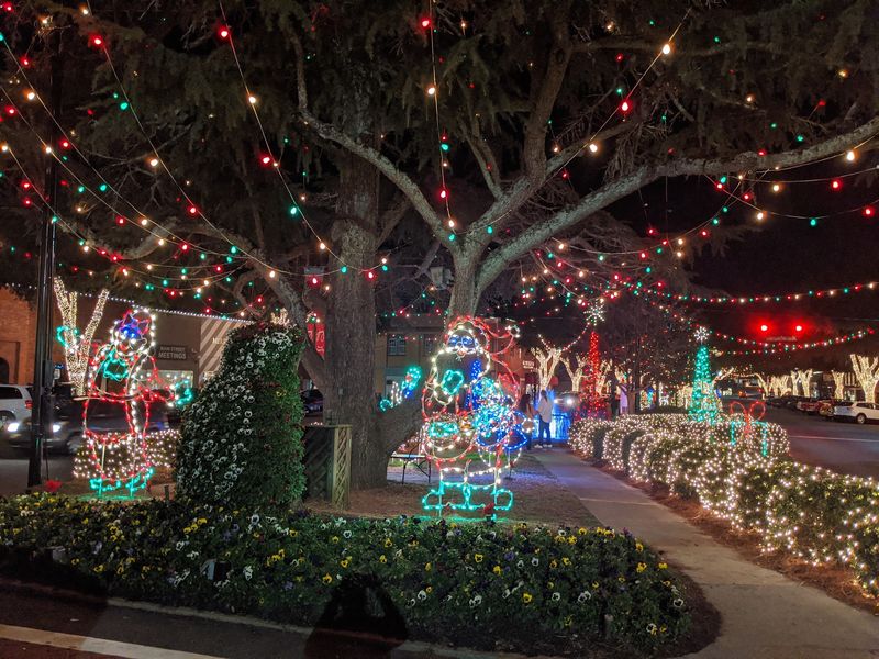 This North Carolina Town Turns Its Downtown Into A Free Christmas Wonderland With Over One Million Lights - Decor Hint Reindeer And Toy Soldiers Have Taken Over The Median