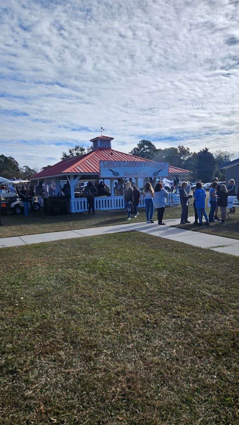 This North Carolina Festival Uses The World's Largest Frying Pan To Cook Up To 365 Chickens At Once - Decor Hint Duplin County's Farm Roots Run Deep Here