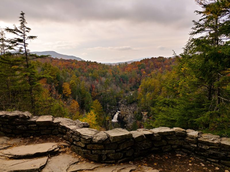 This North Carolina Waterfall Is Surrounded By Brilliant Fall Colors Right Now, And The Views Are Worth The Hike - Decor Hint Four Overlooks In Under A Mile Is A Pretty Sweet Deal