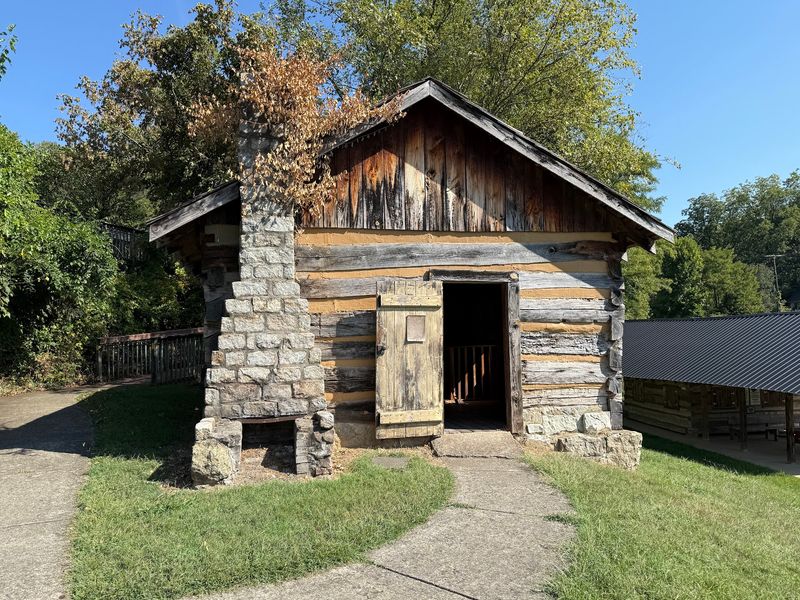 This Small Kentucky Town Was Just Ranked The No. 1 Most Welcoming Small Town In America - Decor Hint Trains, Log Cabins And Powerful Stories Fill These Museums